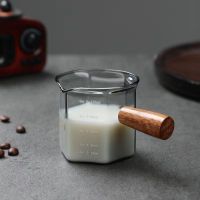 ถ้วยแก้วกาแฟแก้วบอโรซิลิเกตทรงสูงพร้อมถ้วยตวงตวงเอสเปรสโซ่ด้ามไม้ถ้วยใส่นมถ้วยเหยือกนม