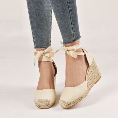 The new during the spring and autumn 2023 straw sandals big yards of Europe and the United States hemp rope light wedge bottom strap sandals. Lady