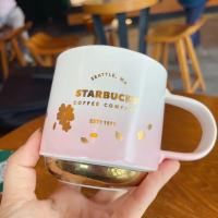 Starbuck แก้วแก้วกาแฟเซรามิคโลหะแบบไล่ระดับสีสุดสร้างสรรค์ลายดอกซากุระสีชมพูสีขาวทองแบบเรียบง่ายแก้วทนความร้อน2021