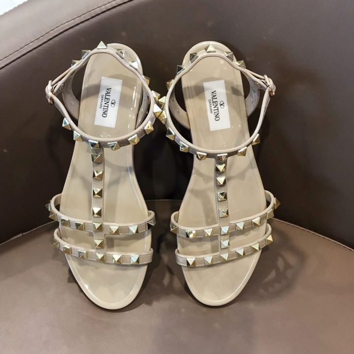 popular-rivet-style-vt-western-style-flat-bottomed-sandals-from-the-v-family-worn-by-sen-women-with-one-foot