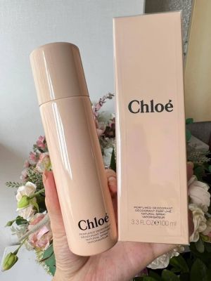 Chloe Perfumed Deodorant  สเปรย์ลดกลิ่นใต้วงแขนโบว์ครีมตัวฮิต 100ml น้ำหอมสุดคลาสสิคในตำนานของสาวๆทั้งไทยและเทศไม่มีใครไม่รู้จัก  เป็นกลิ่นกุหลาบโทนอบอุ่นออกพาวเดอร์รี่ฉีดแล้วดูแพงหัวจรดเท้า เหมาะกับวันที่ต้องการความเรียบหรูเพอร์เฟ็กต์