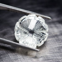 10.10 ct ไวท์ โทแพส แกะสลักดอกไม้ (White Topaz flower Carving)