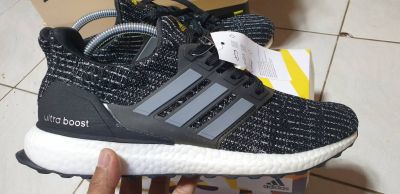 รองเท้าผ้าใบ Adidas Ultraboost สินค้าพร้อมส่ง