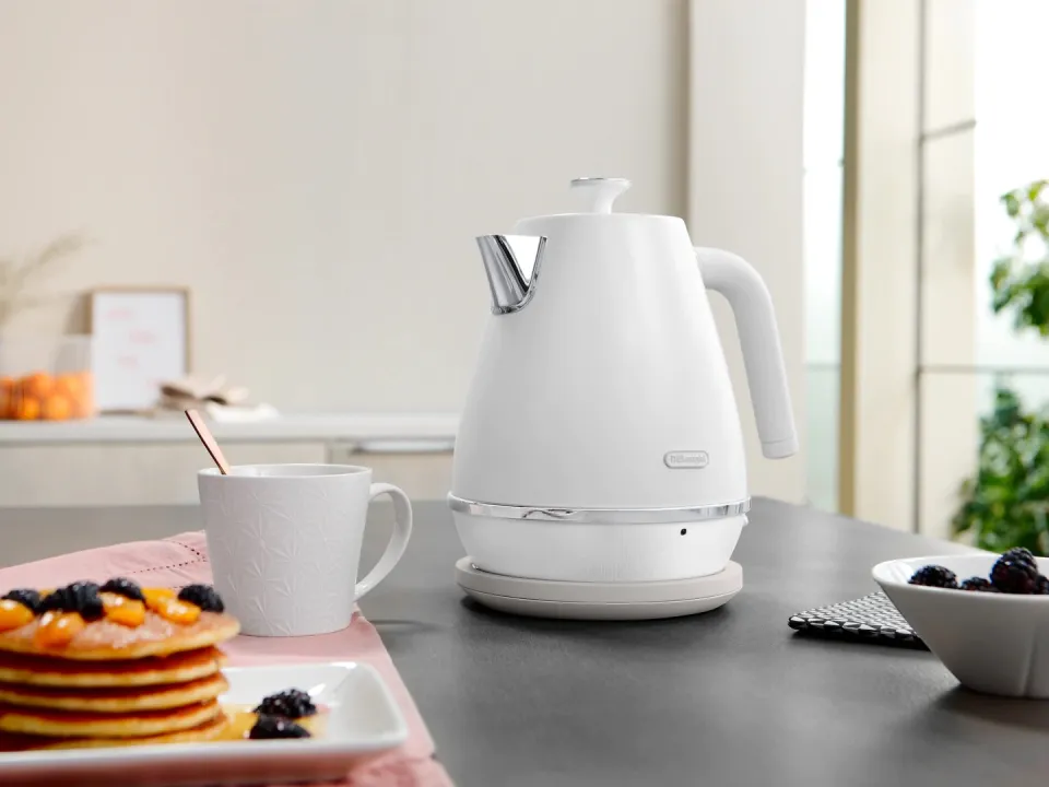 DeLonghi Distinta 1.7L Kettle Review