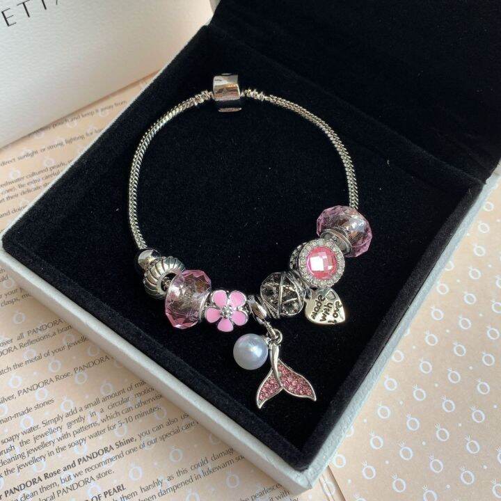 Vòng tay Pandora mix charm titan không gỉ: Không muốn đeo những chiếc vòng tay bình thường? Hãy trải nghiệm vòng tay Pandora mix charm titan không gỉ, với những charm độc đáo, tinh tế cùng chất liệu titan chống gỉ đem lại sự tinh tế, độc đáo cho người đeo.