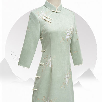 Cheongsam หนังนิ่มสีเขียวเด็กสาวย้อนยุคจีนปักดัดแปลงชุดกลางความยาว