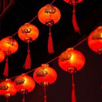 โคมไฟตกแต่งเชือกเทียนจีนสไตล์จีนดั้งเดิมสายหลอดไฟ LED เทศกาลฤดูใบไม้ผลิแดงใช้แบตเตอรี่ตะเกียงแขวนตกแต่ง VJ5YE เทศกาลโคมไฟสีแดงปีใหม่