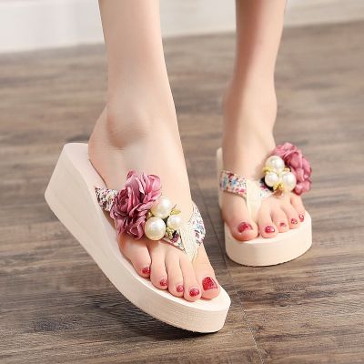 Summer wear outside new female fashion trend in han edition flowers wedges antiskid seaside on flip flops sandals