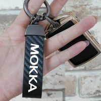 Fashion Car Keychain Ring Carbon Fiber Metal Keychain Horseshoe Buckle for OPEL Mokka Logo Key chain Mokka Car Accessories