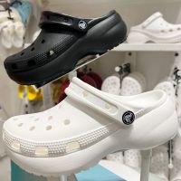 ❐✥ รองเท้า crocs แท้ platform clog รองเท้าแตะพื้นหนา รองเท้าชายหาด พื้นนิ่ม พื้นหนา ลายเมฆ สไตล์คลาสสิก สําหรับผู้หญิง 206750