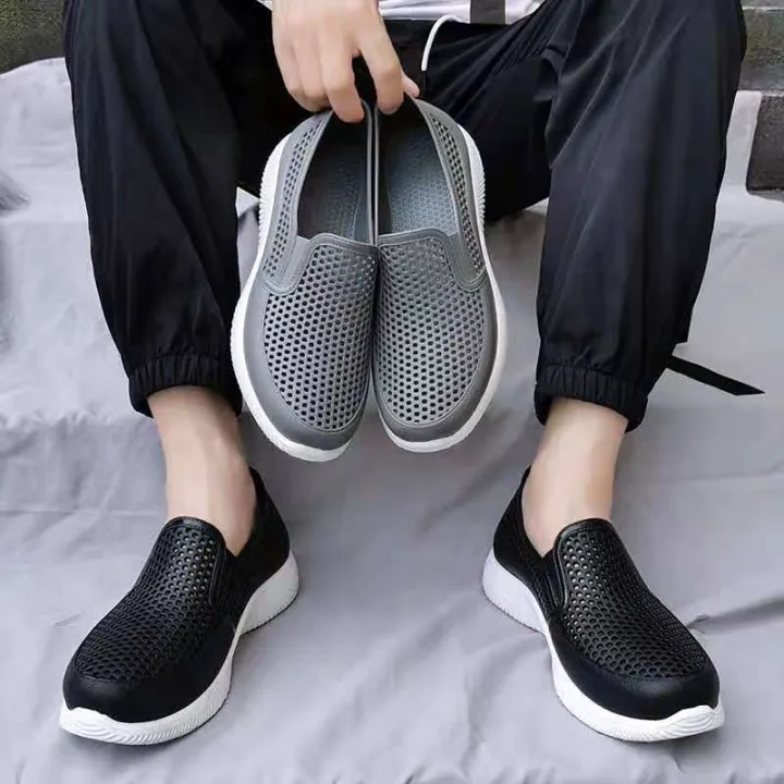 New Crocs hole shoes Rubber Beach Shoes Sports swim Waterpoor Aqua Shoes  for men | Lazada PH