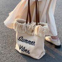 bag.stories [พร้อมส่งในไทย] กระเป๋าถือผู้หญิงลายปัก Summer Vibes ต้อนรับซัมเมอร์ ผ้าแคนวาสถือเที่ยวทะเล ขนฟูเก๋ บรรจุของได้เยอะ ขนาด 50x14x36 สายหนั