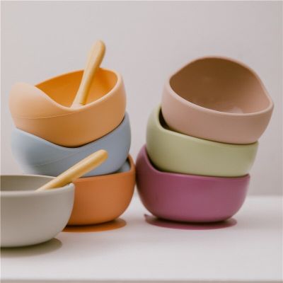 Baby Silicone Bowl Set BPA Free Non-slip Childrens Suction Bowl Wooden Handle Silicone Spoon Food Grade Waterproof Tableware