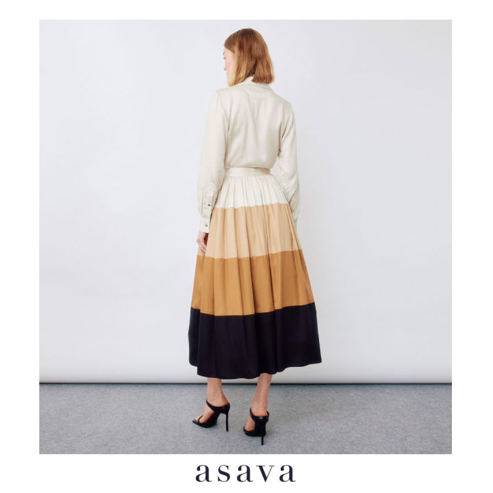 asava-aw22-asava-color-gradient-flare-skirt-กระโปรงผู้หญิง-จับรูดเอว-ปลายบาน-ตัดต่อผ้าลายทางไล่สี-ซิปหลัง