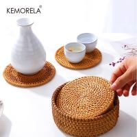 [HOT ZEXKLIOALQAQ 529] 1PC รอบหวายธรรมชาติ Coasters ชาม Pad Handmade Padding ถ้วย Mats ฉนวนกันความร้อน Placemats ตารางอุปกรณ์ตกแต่งห้องครัว