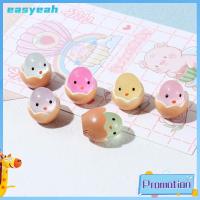 EASYEAH 10PCS คาวาอิ เครื่องประดับรูปไก่เรืองแสงขนาดเล็ก อุปกรณ์เสริมเคสโทรศัพท์แบบทำมือ เครื่องประดับขนาดเล็กมาก เรซิ่นตกแต่งไก่ ของใหม่ เด็กเหมือนเด็ก ของเล่นรูปลูกเจี๊ยบ3D กระถางใส่ของ