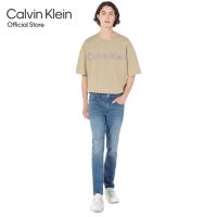 CALVIN KLEIN กางเกงยีนส์ผู้ชาย ทรง Body Taper รุ่น J320969 1BZ - สีฟ้า