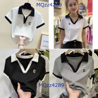 MQzz4289?พร้อมส่ง? เสื้อคอปกผู้หญิง แขนสั้นคอวี ผ้าไหมพรม ปักตัวC ยืดได้เยอะมาก  Free Size