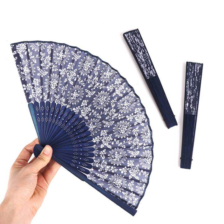 cw-blue-fabric-hand-fan-wedding-party-favor-gifts-1-piece-chinese-style-flower-design-folding-fan-pattern-art-craft-ornaments-decor