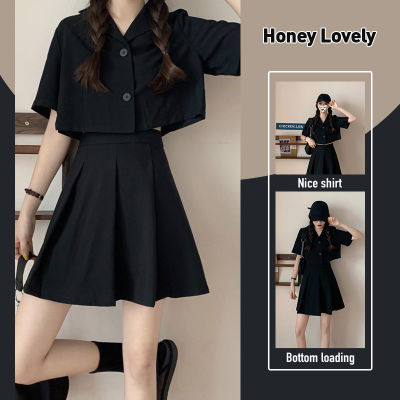 Honey Lovely ชุดเซ็ท 2 ชิ้น ผญฤดูร้อนเกาหลีอารมณ์สูทเสื้อสั้นหลวมชุดสูทขนาดเล็กเอวสูงกระโปรงจีบวิทยาลัยลมสองชิ้น HON1064