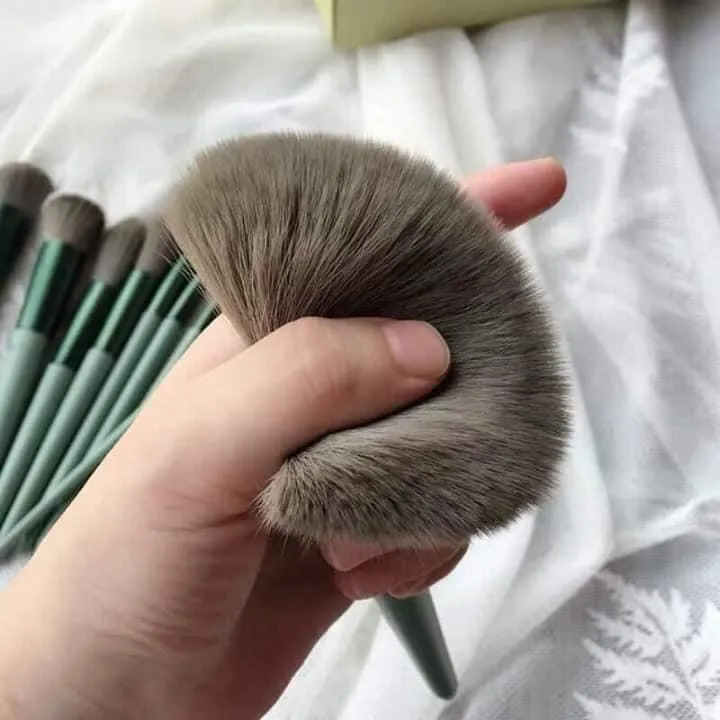 Bộ cọ trang điểm 13 món siêu xinh với lông siêu mềm