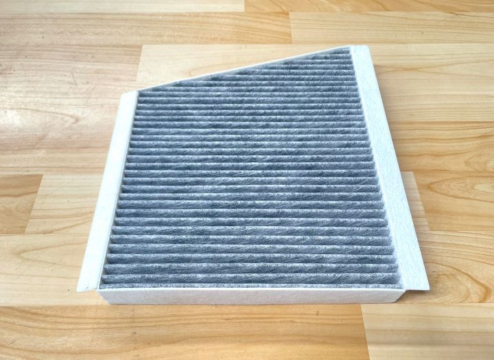 กรองอากาศห้องโดยสาร-cabin-air-filter-mercedes-benz-e-class-w211-ชิ้นนอกห้องโดยสารในห้องเครื่อง