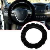 [Automobile accessories] ผ้าคลุมพวงมาลัยรถยนต์ขนปุยสั้นสีดำนุ่มอุ่น1ชิ้นอุปกรณ์เสริมรถยนต์อเนกประสงค์สำหรับรถบรรทุก36-38ซม.