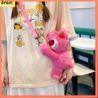 BRAIN ตุ๊กตาผ้าพลัฌ ถุงหมีสตรอเบอร์รี่ lotso สีแดงเเดง ฟิกเกอร์อนิเมะ กระเป๋าตุ๊กตาการ์ตูนยัดไส้นุ่ม ร้อนแรงมาก สตรอเบอร์รี่เบีย กระเป๋าตุ๊กตาหมีสตรอเบอร์รี่ ของเล่นตุ๊กตายัดไส้