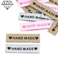 50pcs Labels Heart Clothing Tags Handmade Label For Clothes Fold Hand Made Tags DIY Hat/Basket/Scarf Sew Accessories 60x15MM Stickers Labels