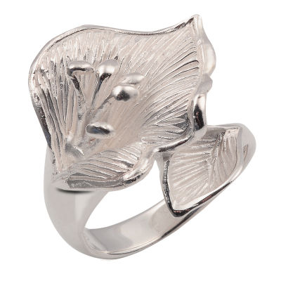 The gift is valuable to the recipient. ring flower valuable beautiful silver sterling silver white silver Size. 6 to 11