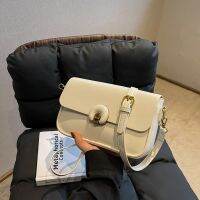 Fashionable Versatile Popular Shoulder Female Bag Niche Fashion High-End Sense Classy Commuter Mess 【AUG】