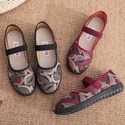 2021 spring model of old Beijing cloth shoes women a pedal mother shoes leisure antiskid soft bottom flat old man bigger sizes