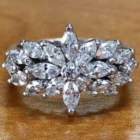 Luxury Novel Flower Rings Elegant Aesthetic Crystal Rings Women Wedding Engagement Gift Design Jewelry Anillos Mujer