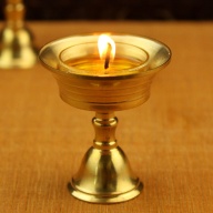 Giá đỡ nến đèn dầu có chất liệu đồng mang phong cách Phật Giáo Tây Tạng thumbnail