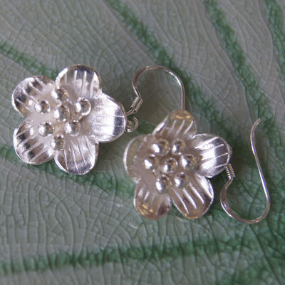 Flower rose nice  earrings pure silver Thai Karen hill tribe สวยงาม เท่ สวยเด่น สดุดตา ตำหูเงินกระเหรี่ยงทำจากมือชาวเขางานฝีมือสวยของฝากที่มีคุณค่าของฝากถูกใจ