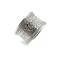 DSP กำไลเงินทรงอานม้าลายดอกหมาก เงินแท้ 925 : Dok Mak motif 925 Sterling Silver Cuff Bangle [GSPP0143]