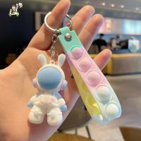 QIXING น่ารักห่วงกุญแจพวงกุญแจของขวัญกระเป๋ายางนุ่มตกแต่งสนุก Fidget Sensory Keyring พวงกุญแจนักบินอวกาศของเล่นมนุษย์อวกาศ