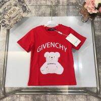 2023 NEWGivenchy ชายหญิงฤดูร้อนใหม่สไตล์การพิมพ์ผ้าฝ้ายระบายอากาศแฟชั่น Pioneer เสื้อยืดแขนสั้น Top Trendy ยี่ห้อ Ins