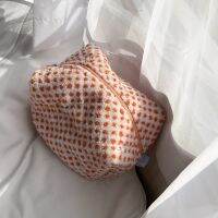 Orange Polka Dots Pouch กระเป๋าเครื่องสำอาง