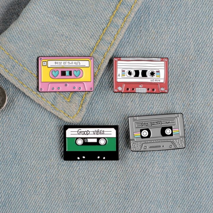 เข็มกลัดติดเสื้อ-กระเป๋า-ลาย-cassette-tape-90s