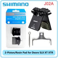 SHIMANO บันไดจักรยาน J02A สำหรับจักรยานเสือภูเขาเทคโนโลยีน้ำแข็ง2ลูกสูบแผ่นเรซิ่นโลหะสำหรับ Deore SLX เอ็กซ์ทีเอ็กซ์ทีอาร์ M7100 M8100ชิ้นส่วนเดิม