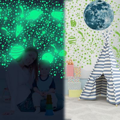 [24 Home Accessories] สติ๊กเกอร์ติดผนังเรืองแสงสำหรับห้องเด็ก30ซม. Luminous Moon Polka Dot Starship Rocket Cartoon Fluorescent Stickers