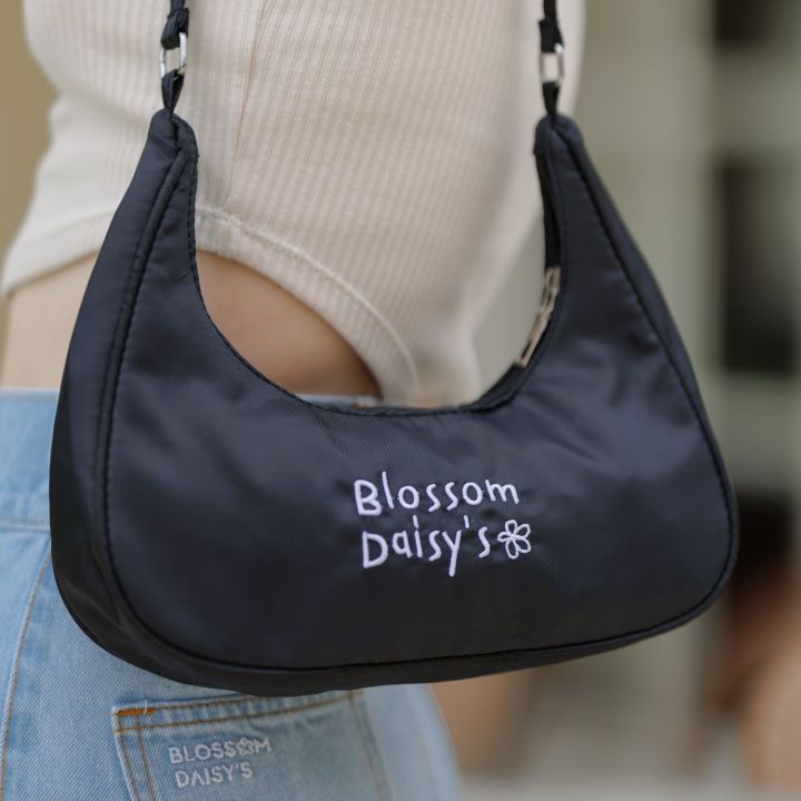 blossomdaisys-blossom-luna-bag-กระเป๋าสะพายไหล่ทรงสวย-จุของได้เยอะ-แมตช์ง่ายได้หลายลุค-มีติดไว้คุ้มมากๆค่า-stuff