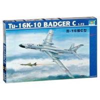 เป่าแตร01613 172ขนาด Tupolev TU16 TU-16 TU-16K-10แบดเจอร์ C เครื่องบินทิ้งระเบิดเครื่องบินเครื่องบินพลาสติกรูปแบบการชุมนุมอาคารชุดของเล่น