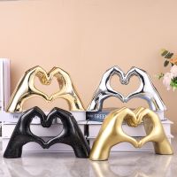 Resin Loving Gesture Sculpture Creative Home Decor Heart Statue Wedding Valentines Day Gift Living Room Officedesktop Ornament