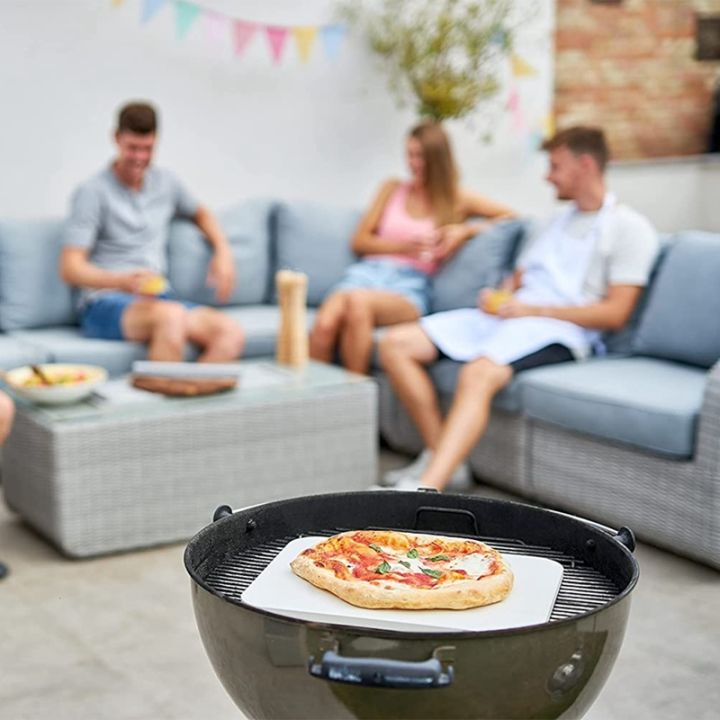 wooden-pizza-board-round-with-hand-pizza-baking-tray-pizza-stone-cutting-board-platter-pizza-cake-paragraph