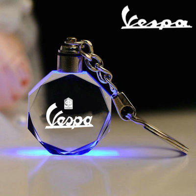 Vespa พวงกุญแจ LED K9 7สีเปลี่ยนคริสตัลรูปหลายเหลี่ยมโปร่งใสของขวัญส่องสว่างพวงกุญแจไฟ Led พวงกุญแจกล่องของขวัญแพ็ค