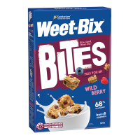 Sanitarium Weet-Bix Bites Wild berry แซนนิทาเรี่ยม วีท-บิ๊กซ์ ไบท์ ไวล์ดเบอร์รี่ ข้าวสาลีอบกรอบผสมไวล์ดเบอร์รี่ 500 กรัม