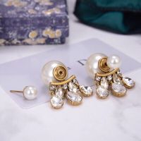 High-end earrings for women, ss material imitating gems to make jewelry, retro fashion earrings with strong texture.