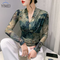 YIMEI เสื้อยืดผู้หญิงพิมพ์ลายย้อนยุค,แฟชั่น2023เข้ารูปพอดีฤดูใบไม้ร่วงเสื้อคอวีแขนยาวเสื้อตาข่าย